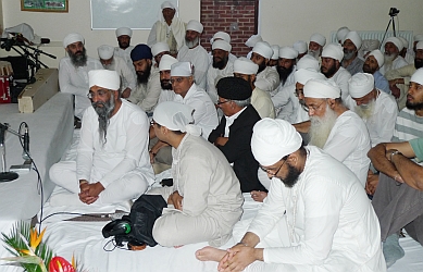 sadh sangat listen to sewak harpal singh